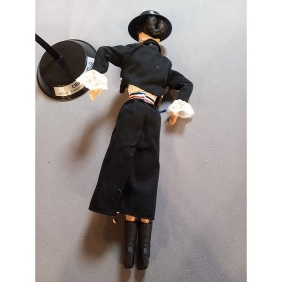 Chilean Collector Barbie Doll‎ 1998 with Stand -No Box - Picture 4 of 8